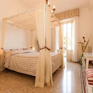 Oltrarno Apartment